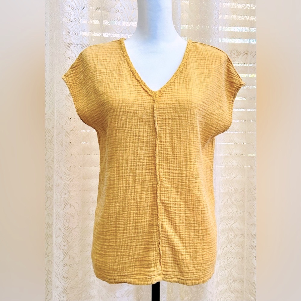 Wonderly Top Size: XS Color: Yellow